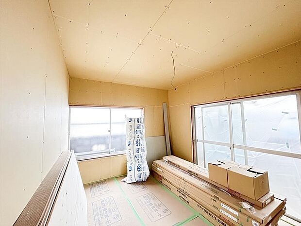 （リフォーム中写真5/18撮影）和室を洋室に変更し、天井・壁をクロス貼りにし、床材を貼替予定です。