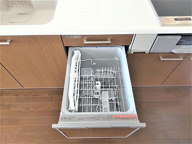 【リフォーム済】新品交換のキッチンは食器洗浄乾燥機付きに交換しました。後片づけを時短にして家族団らんの時間が持てますね。