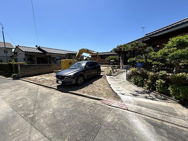 【リフォーム中。5/9撮影】車庫を解体して駐車場の拡張工事を行います。4台駐車可能になる予定です。