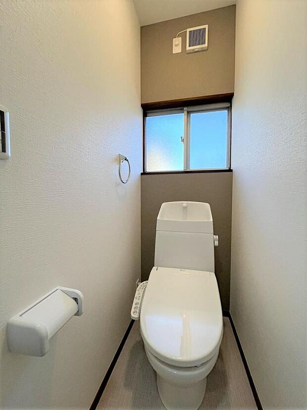 【リフォーム後】トイレは温水洗浄機能付きに新品交換しました。