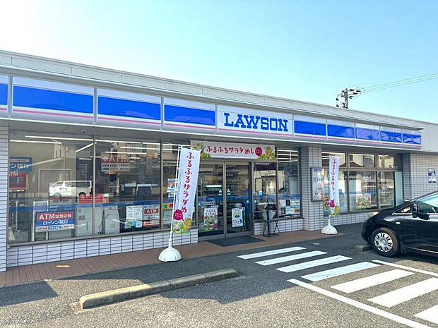 【周辺環境・コンビニ】ローソン八代高田店様まで約500ｍ（徒歩で約7分、車で約3分）です。ちょっとした買い物のときに近くにコンビニがあると嬉しいですよね。