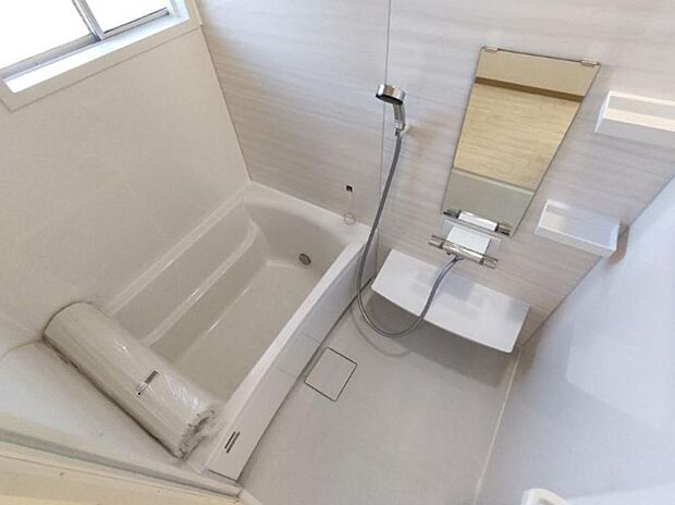【リフォーム済】浴室写真です。新たに0.75坪のユニットバスを新設いたしました。コンパクトな浴槽は日々のお用事も楽々です。