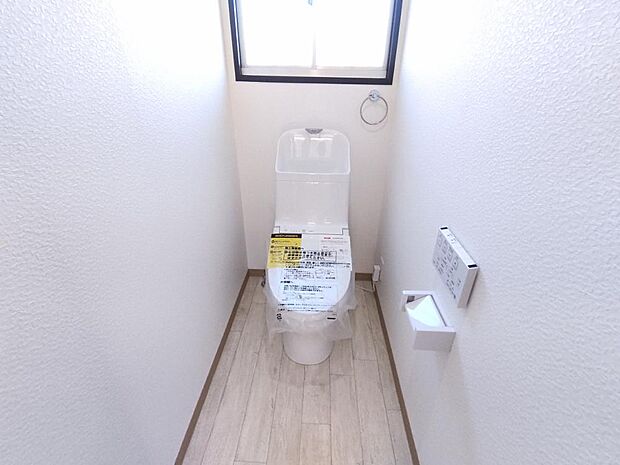 【リフォーム済】トイレ写真です。もちろんトイレも新品交換済です。直接肌に触れるトイレは新品が嬉しいですね。