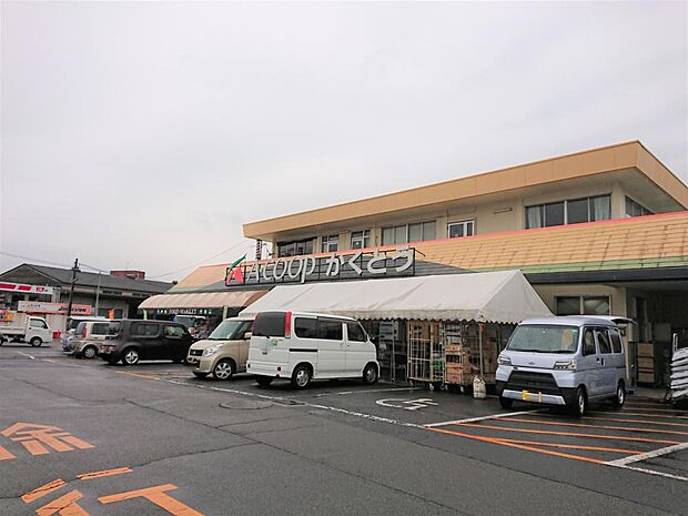 【周辺環境】Aコープ　かくとう店様まで、徒歩10分（約800ｍ）です。徒歩圏内にスーパーがあるのは買い物がしやすくなりますね。