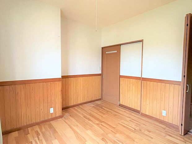 【リフォーム前写真】南東洋室の別角度です。7帖ほどの大きさのため、寝室にちょうどいいですね。