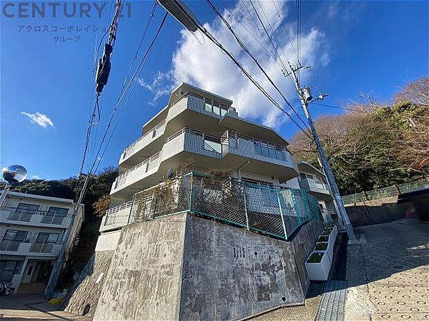 鉄筋コンクリート造3階建て