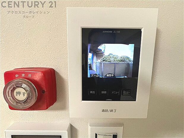 訪問者が来たときにテレビ画面で確認できるため、安心してドアを開けられます。録画機能があるものもあり、留守中に来訪者を記録しておくことができます。利便性が高く、セキュリティ面でも安心です。