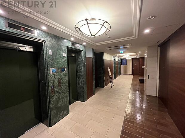 【エレベータ】　エレベーターは4基備わっております。