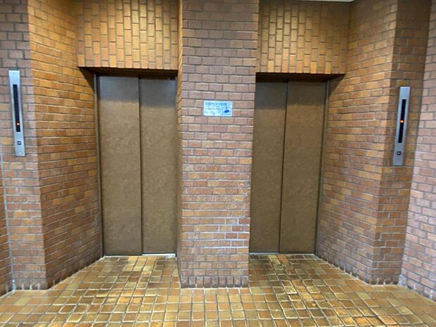 ■総戸数99戸に対して、エレベーターも嬉しい2基設置されております。