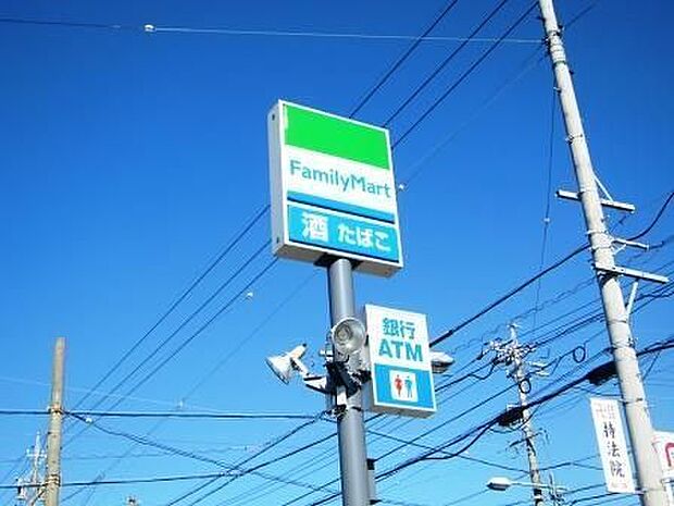 ファミリーマート　岡崎西大友店手前の駐車場とさらに北側の第2駐車場もあるので、安心です。 950m