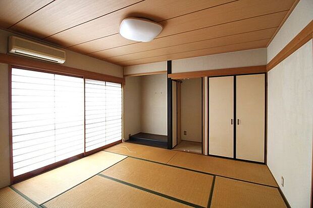 柔らかい畳の敷かれた和室は、ゆっくりくつろげるスペースになりそうです！来客時にも利用できる和室が一部屋あると重宝しますね。