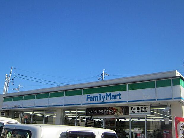 ファミリーマート岡崎元欠町店大通り沿いにあり、広々とした駐車場があります。 650m