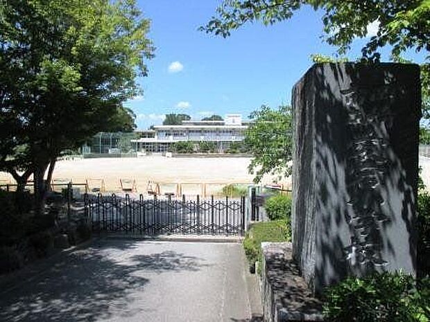 愛宕小学校岡崎市伊賀町にある公立の小学校です！ 1000m