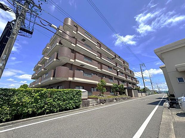 岡崎市伊賀町の中古マンションです！6階建ての4階部分のお部屋です。愛宕小学校まで徒歩約4分で、お子様の通学も安心です。