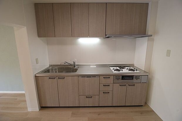 調理用具などを入れる収納スペースもたっぷりあります♪散らかりがちなキッチンもきれいに片付けることができそうです。