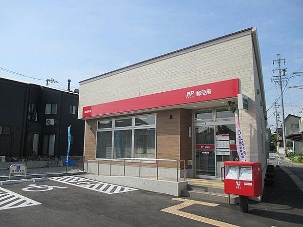 福岡郵便局郵便窓口9:00〜17:00！駐車場完備！郵便局なら全国にあるので便利ですね！！ 770m