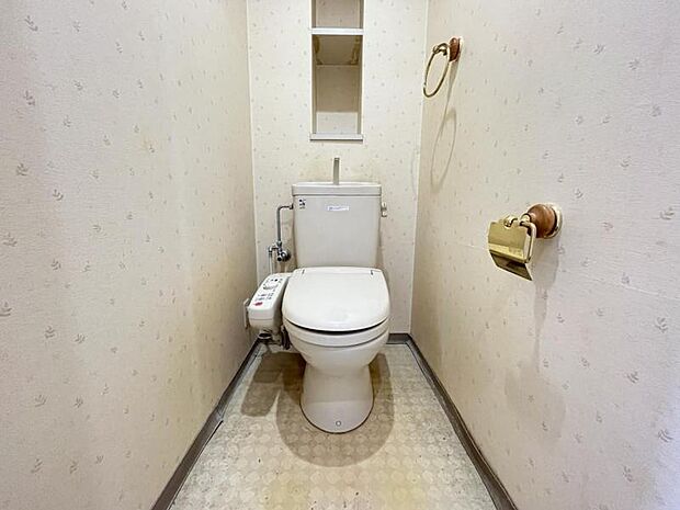 清潔感のあるトイレ。設備の変更をご希望の方にはリフォームもご提案できます。ぜひご相談ください。