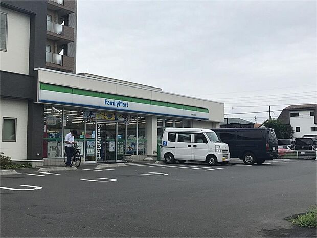 ファミリーマート　日進駅北口店（925m）