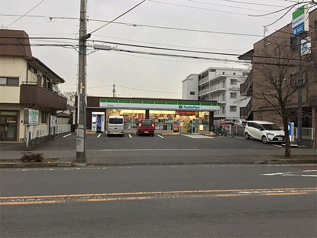 ファミリーマート　東所沢駅前店（3596m）