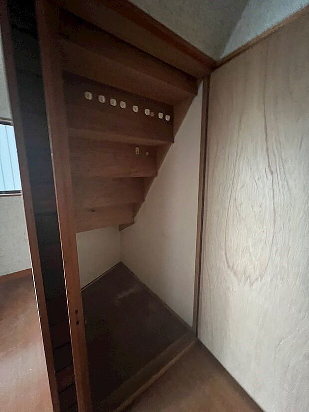 階段下の収納スペース