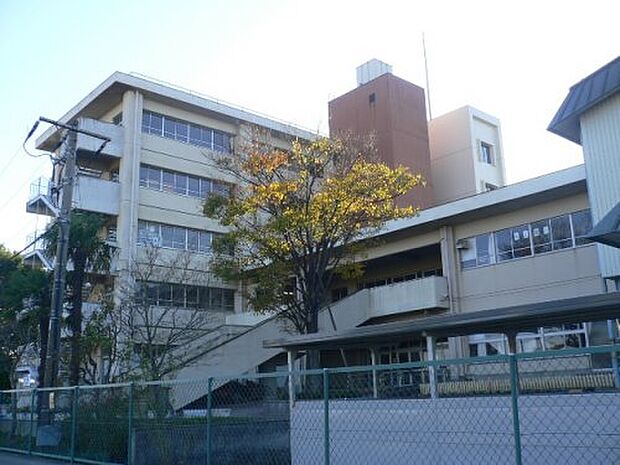 【中学校】越谷市立平方中学校まで752ｍ