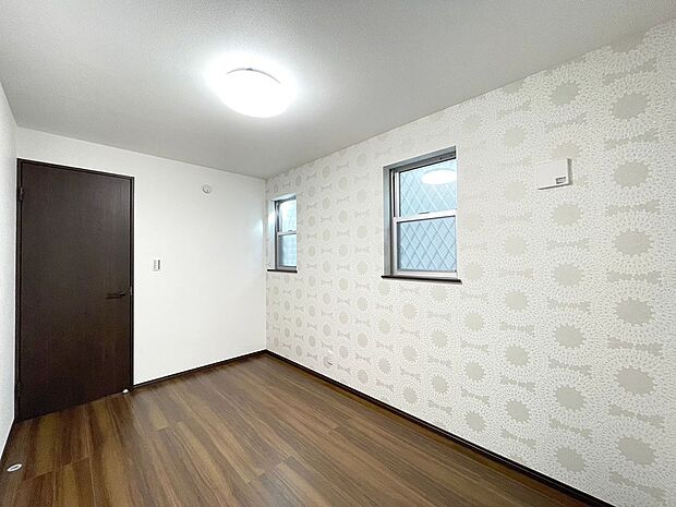 内装〜bedroom〜　 便利な全居室収納スペース付  　5号棟