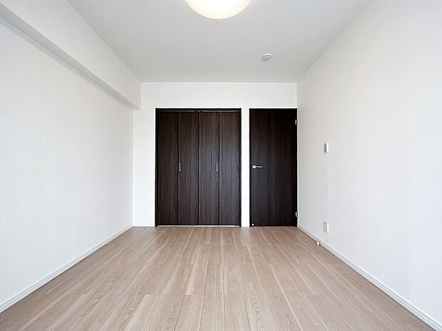 内装〜bedroom〜　 便利な全居室収納スペース付 