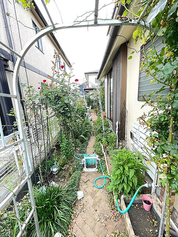 内装〜garden〜 陽射したっぷり、庭先ゆったりの広々敷地