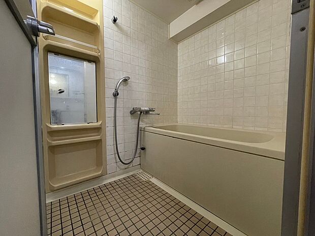 内装〜bathroom〜　 お子様と一緒にバスタイムを楽しめる広々浴室 