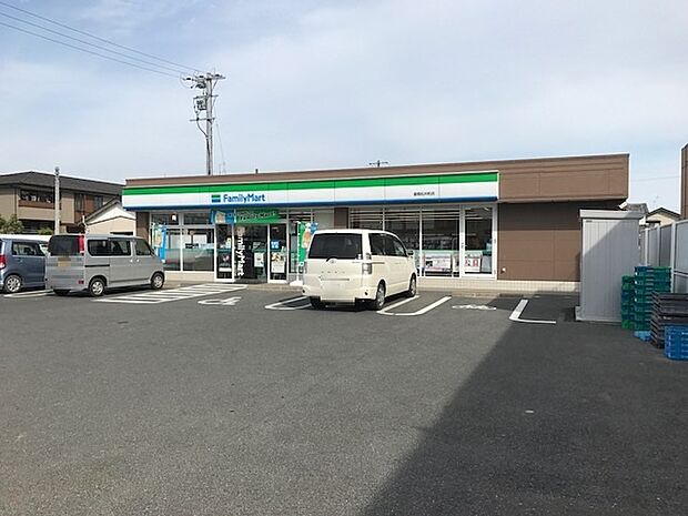 ファミリーマート豊橋松井町店（860m）