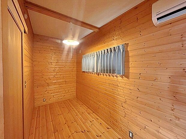 【納戸約8帖】 納戸は収納部屋以外に、趣味を楽しむプライベート空間として活用することも可能です。