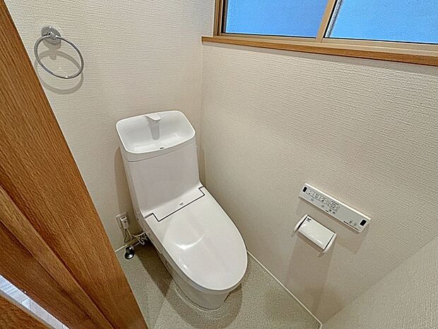 【リフォーム後】シャワー機能付トイレを設置 （トイレ新品交換済）