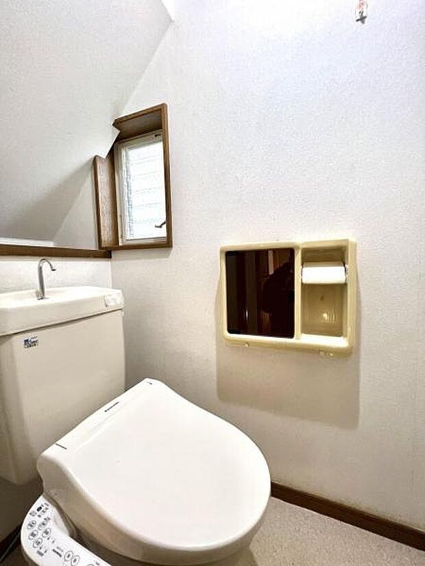 《toilet》 シンプルで清潔感のあるトイレです。