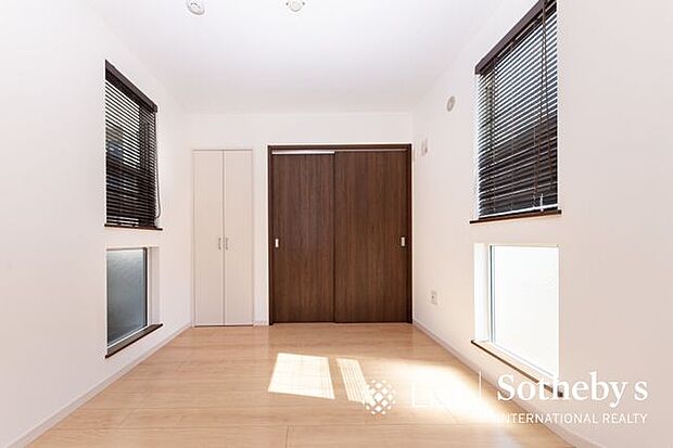 □居室□柔らかい陽光が差し込む明るいお部屋を演出する設計。彩光の取れる窓が気持ちの良いお部屋を創り上げます。