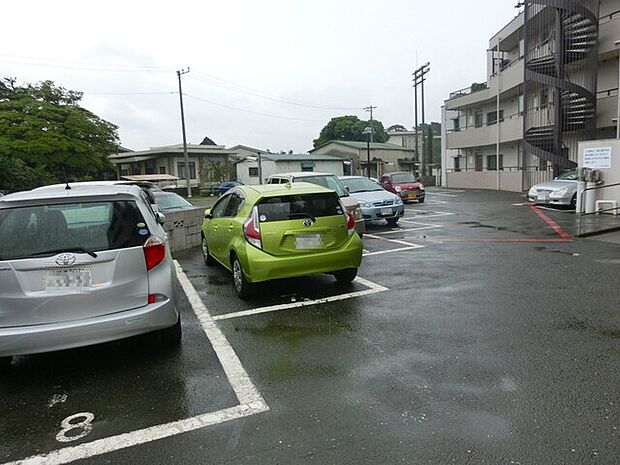平面駐車場があります