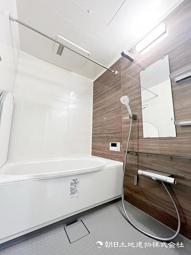 【浴室】快適な使い心地とゆとりある空間が1日の疲れを解きほぐすバスルーム。空間も浴槽もゆったりのびのび使えます