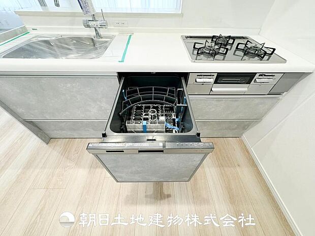 【食器洗浄機】お食事の後片付けを食器洗浄機がサポート。食事後の家族のくつろぎタイムをゆっくりもてます。驚きの低コスト
