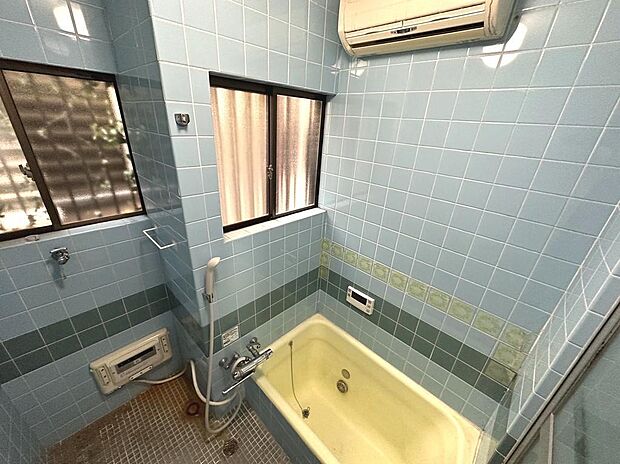 浴室に窓が付いているので、換気ができて湿気やカビ防止になりますよ！