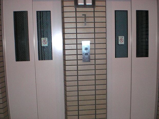 エレベーター２基あるので、忙しい時間帯も安心ですね！