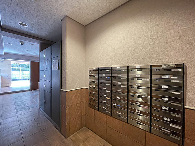 メールボックスと宅配ボックスの設備が、住人の暮らしをより便利で快適に彩ります。