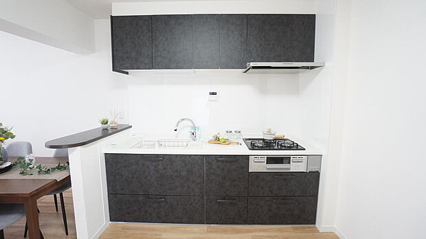 【Panasonic製I型システムキッチン】キッチン上部に便利な収納スペースを設けました！