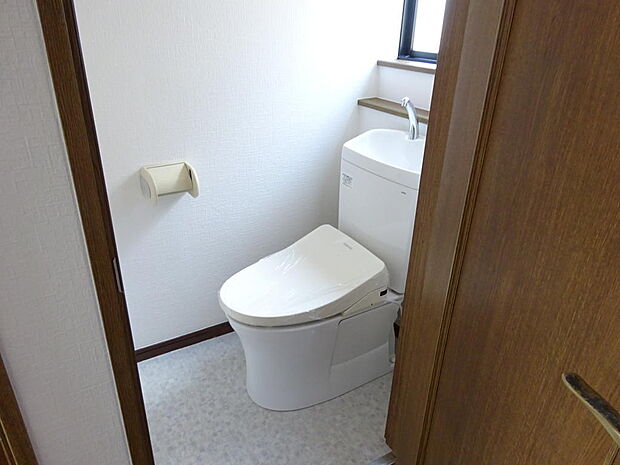 ２階トイレ　便器・ウオッシュレット交換しました。