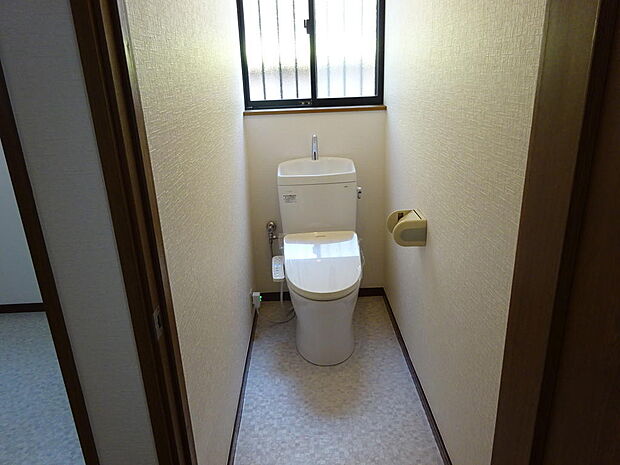１階トイレ　便器とウオッシュレット交換しました。