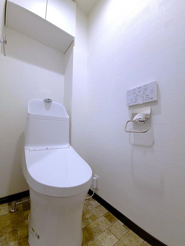 トイレ関係の設備も一新されています。もちろん温水洗浄機能付き便座です。気になる水周り関係は全て新しくなっていますので、気持ちよく新生活が始められます♪