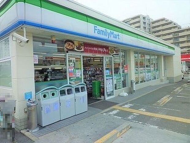 【コンビニエンスストア】ファミリーマート　堺堀上町店まで328ｍ