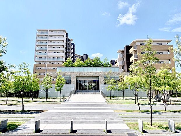 平成22年築！安心のオートロック付き。JR阪和線「上野芝」駅まで徒歩7分の立地です。