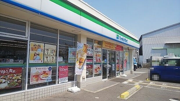 【コンビニエンスストア】ファミリーマート　堺海山町店まで526ｍ