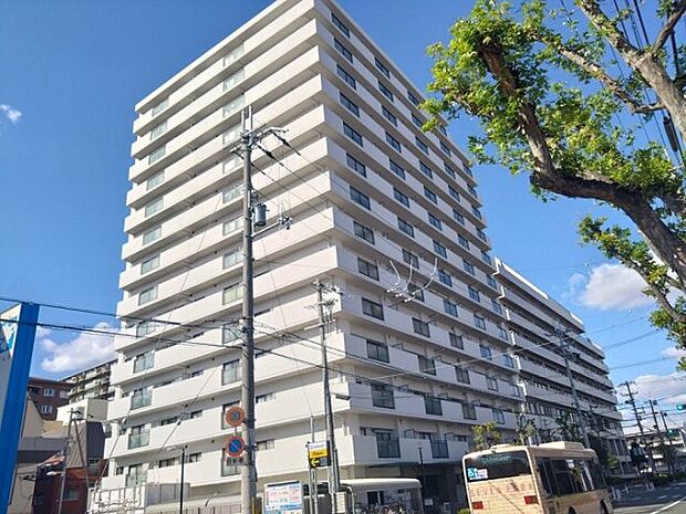 近鉄南大阪線「河内天美」駅まで徒歩3分の駅近！安心のオートロック付きマンションです。
