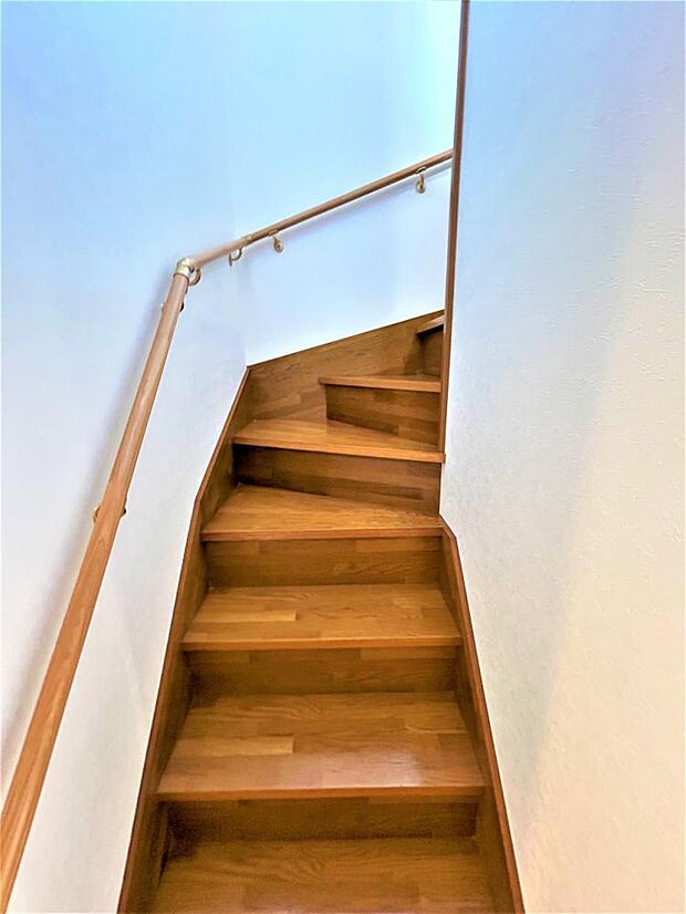 【リフォーム済】階段の写真です。手すりを新品交換しました。