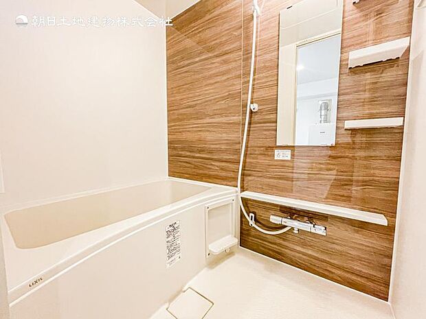 【浴室】使いやすい最新システムバスににリフォーム済みです。ご入居時から気持ちよくお使いいただけます。